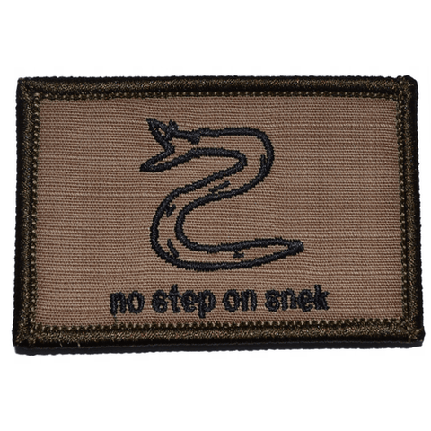 MORTHOME M No Step On Snek, Morale Patch Funny Tactical Morale Badge Hook  Loop Tactical Patch (Yellow / green grass)